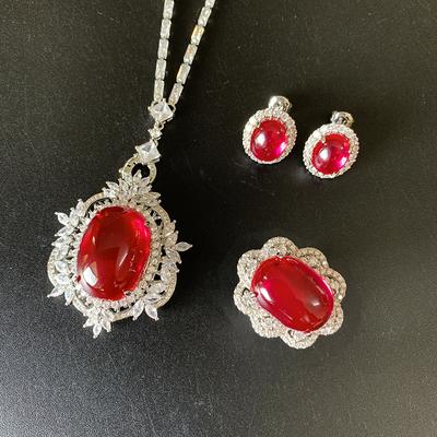 Schmuck Kupferboden Vergoldet Retro Denier-Form Roter Korund Schlichte Oberfläche Voll Diamant Inlay Set Hauptstein