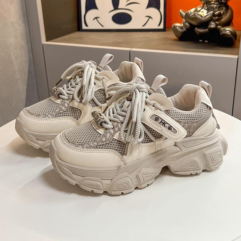 European thick-soled black dad shoes female Internet celebrities fried street sports shoes 2025 autumn new versatile height-increasing casual shoes