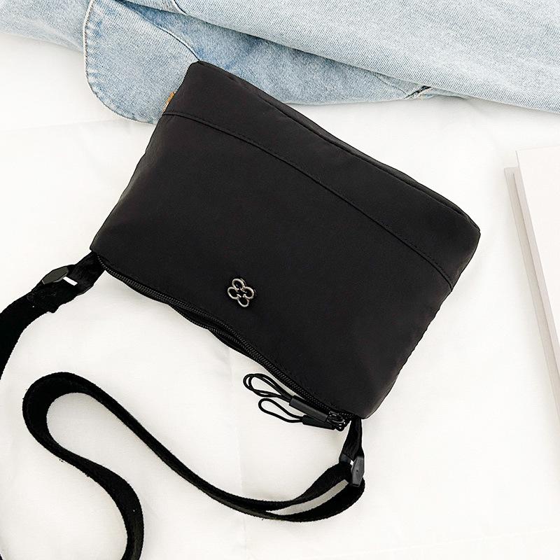 

Трендовая минималистичная однотонная маленькая сумка кроссбоди на плечо 2025 чёрный