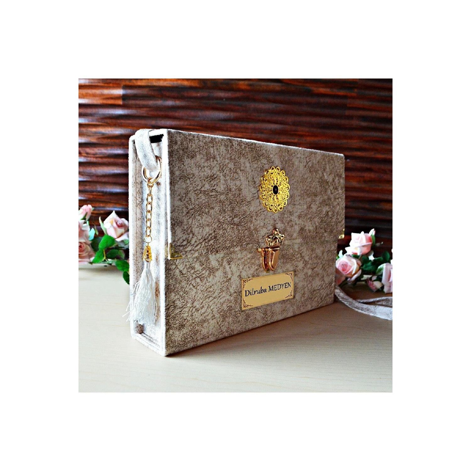 

Hatim Juzu Hatim Set 30 Juz Rahle Размер 20x28 Сумка из кремового нубука Бархатный Коран Аудио прослушивание