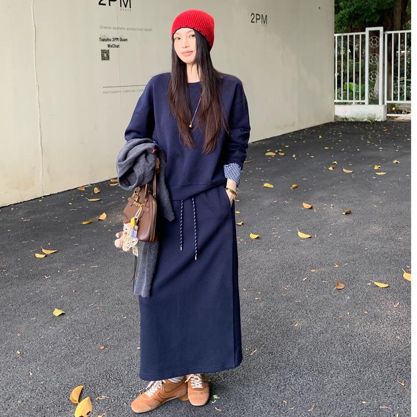 Women's Fashionable Two-Piece Set: Sweatshirt & High-Waisted Skirt, Korean Autumn/Winter, Plus Size, New Style.