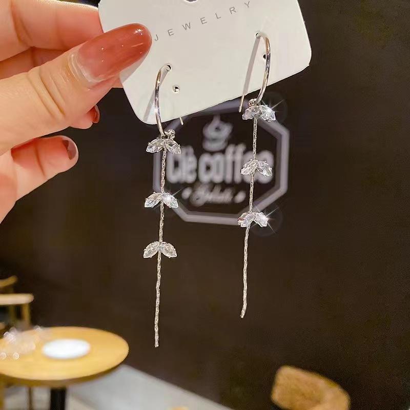 New Korean super fairy zircon leaf earrings for women, Korean simple and fashionable fringed long earrings for women
