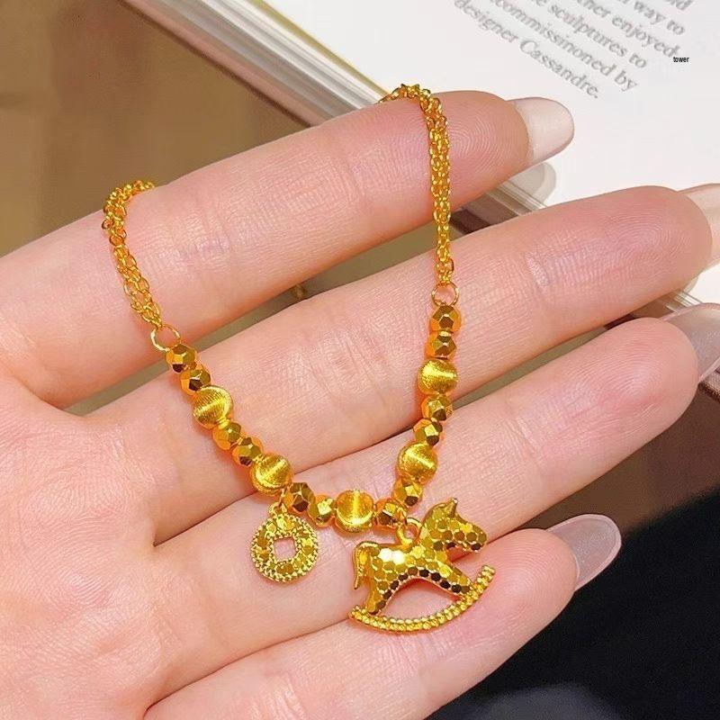 Gold-Plated Crushed Ice Bracelet: Women's Luxury Hand Accessory