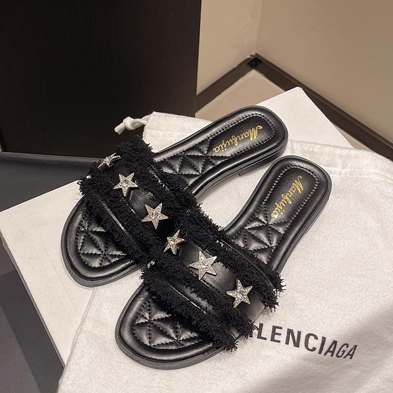 

Xiaoxiangfeng тапочки женские летние 2025 новая мода стразы плоские пляжные сандалии на перемычке 40