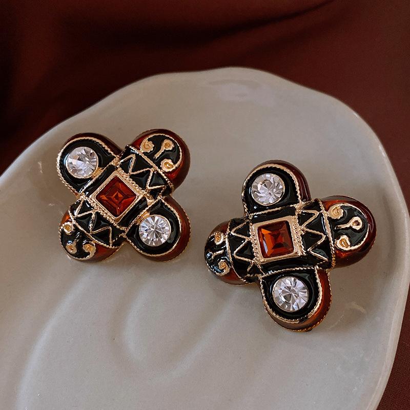 Medieval Vintage Silver Needle Retro High-end Earrings Light Luxury Versatile Earrings Court Style Niche Earrings