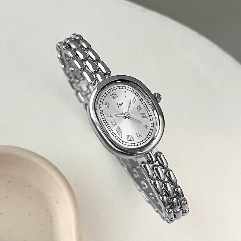 

Minimalist Ladies Watch With Quartz Movement For Casual And Elegant Wear Silver White