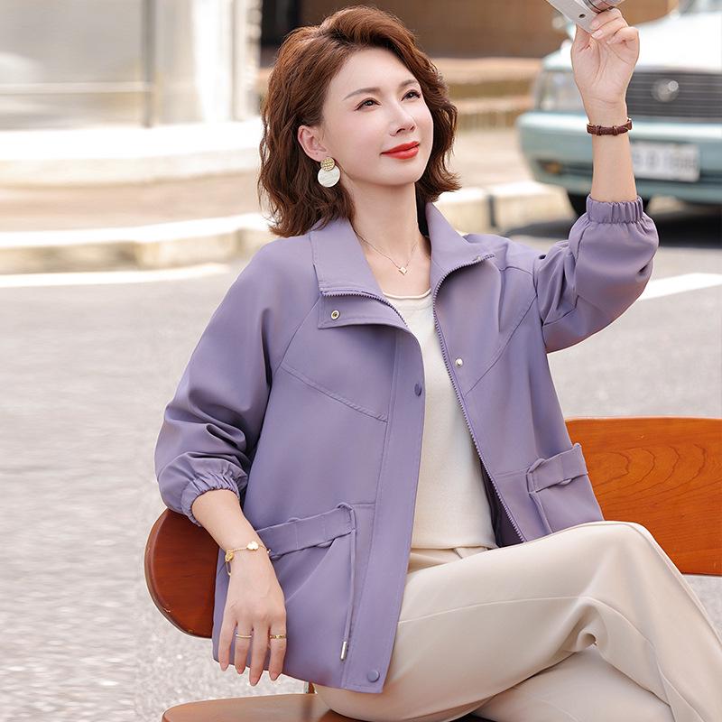 

Mom s Autumn 2025 Fashion Trench Coat for Middle-Aged and Elderly Women, Short Jacket with Turn-Down Collar for 50+ XXL [105-120 jin] фиолетовый