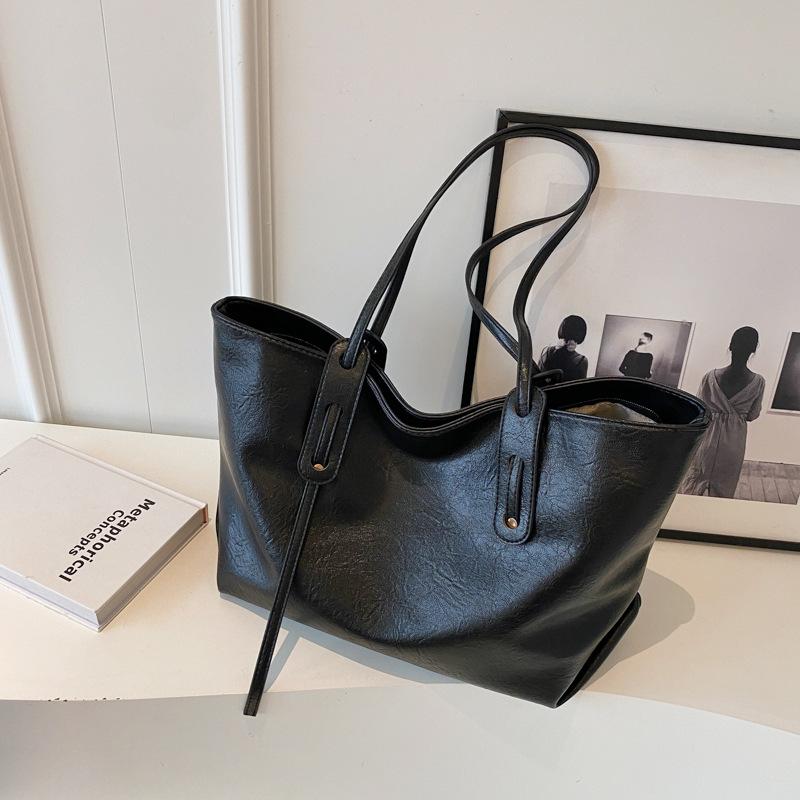 

Large-capacity bag women s autumn and winter versatile 2025 new simple shoulder bag college student class bag commuter tote bag чёрный