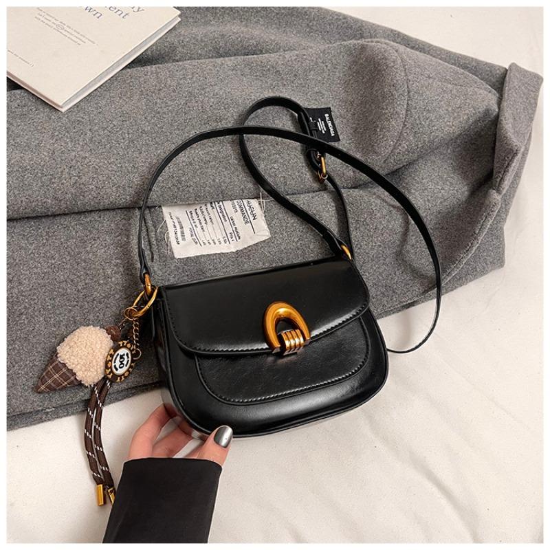 Saddle bag women's new autumn and winter versatile shoulder messenger bag women's niche design underarm women's bag small