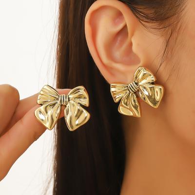 1 par de brincos de pino de fita de metal de aço inoxidável para mulheres e meninas, conjunto de joias de piercing fofas banhadas a ouro 18K, presente