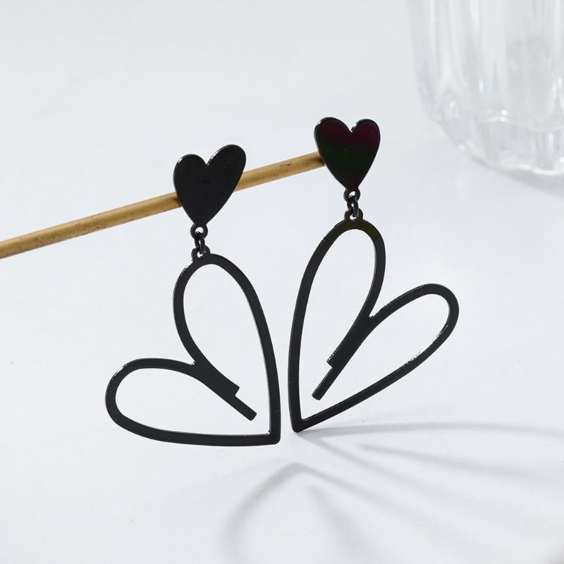 Fashionable Black Heart Dangle Earrings Retro Style Jewelry Ear Accessories Jewelry for Music Festivals and Party Looks