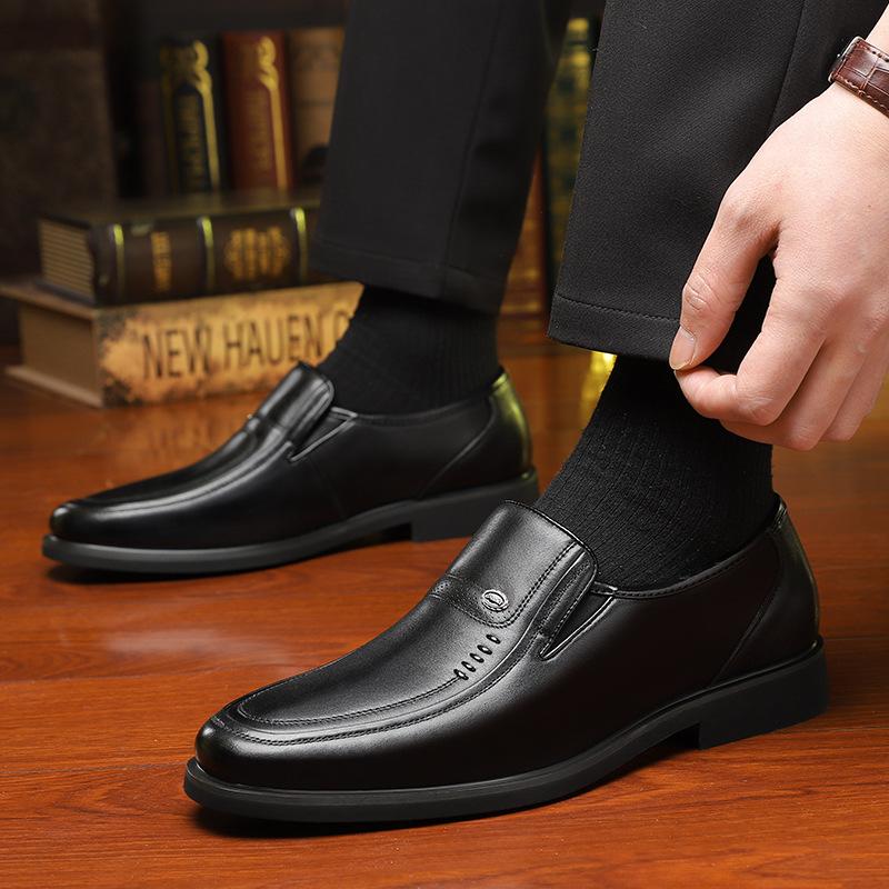 2025 Middle-aged Men's Leather Shoes Men's New Business Dress Men's Shoes Breathable Casual Dad Sandals