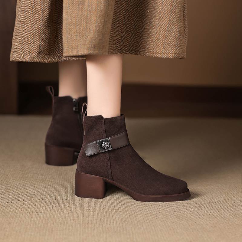 Krazing Pot Cow Suede Nubuck Round Toe Chunky Heels Chelsea Boots Size 43 Zipper Metal Flowers Women Platform Ankle Boots