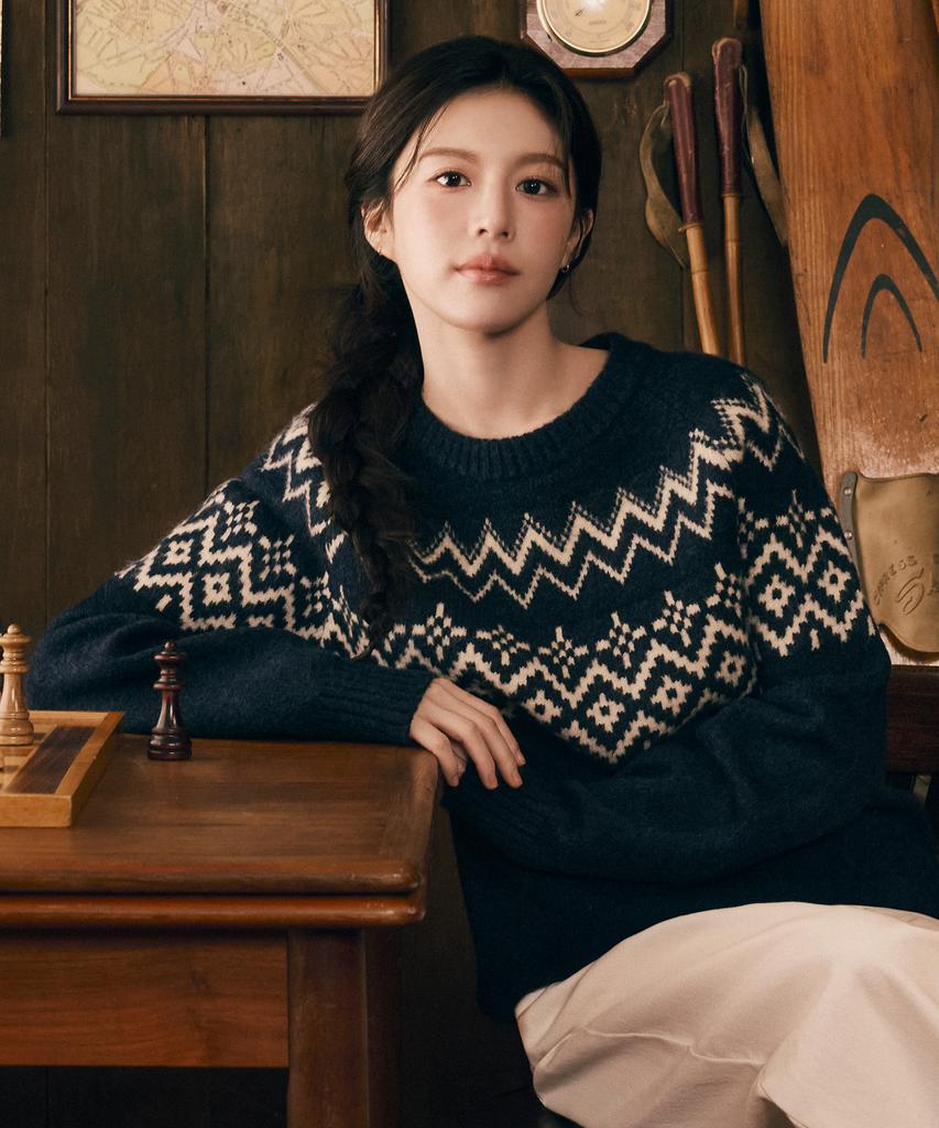 Malittepeulangsowajeobeo Fairisle Crew Neck Knit Pullover Navy