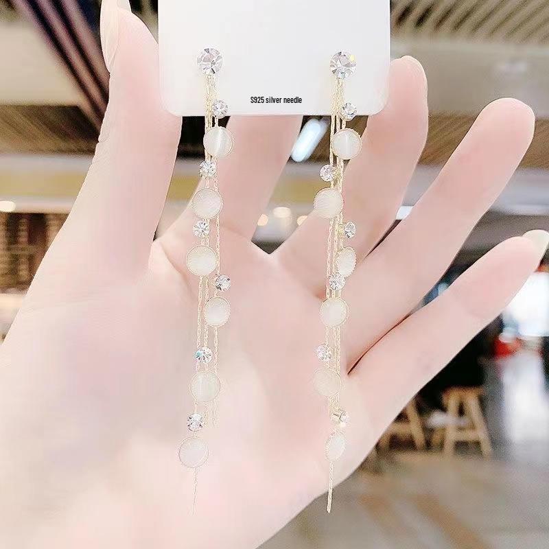 S925 Silver Needle Rhinestone Tassel Earrings - Exquisite Long Claw Chain with Colored Diamonds, European & American Style