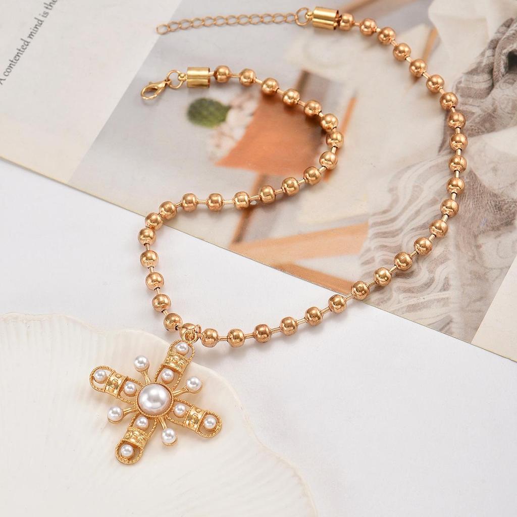 European & American Retro Imitation Pearl Cross Pendant Necklace - Luxurious Beaded Women's Accessory