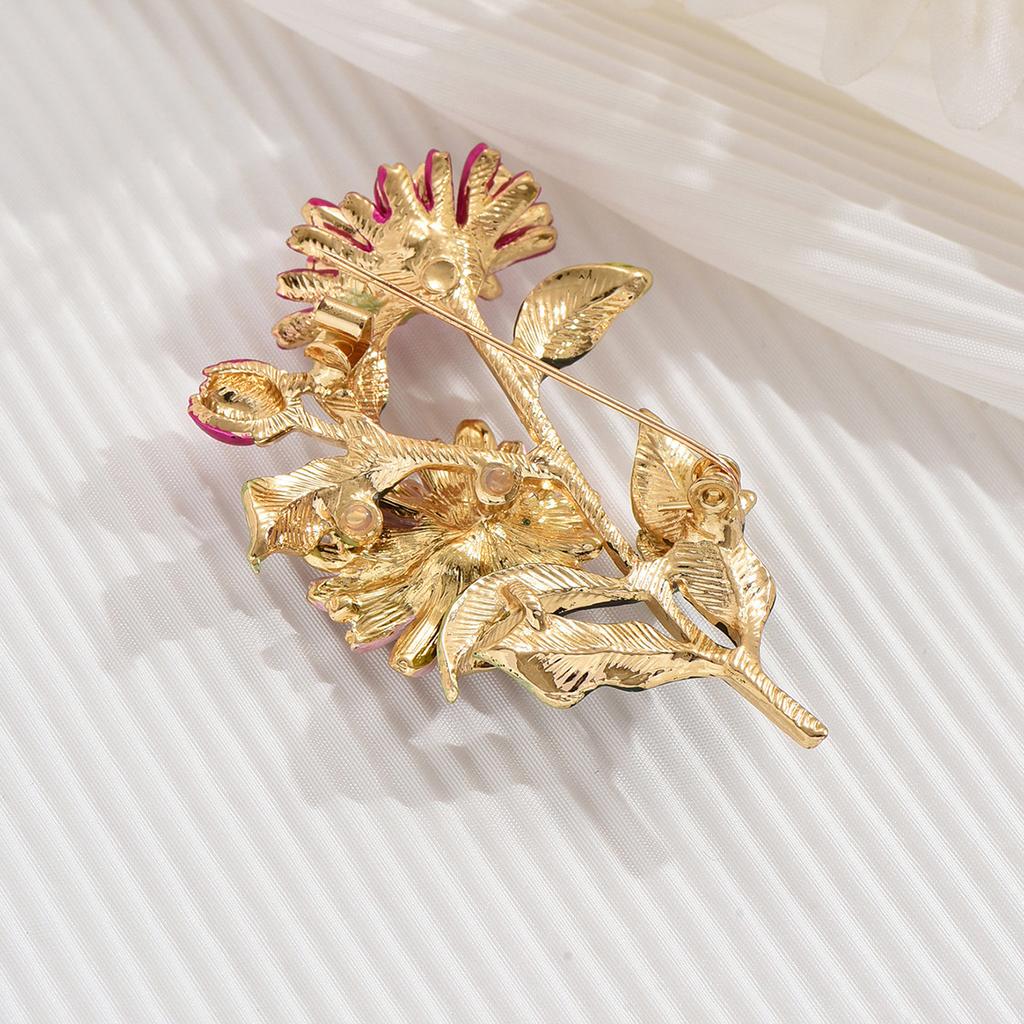 Flower Brooch Women Enamel Daisy Alloy Vintage Pin 2025 Fashion Accessories Gift for Her