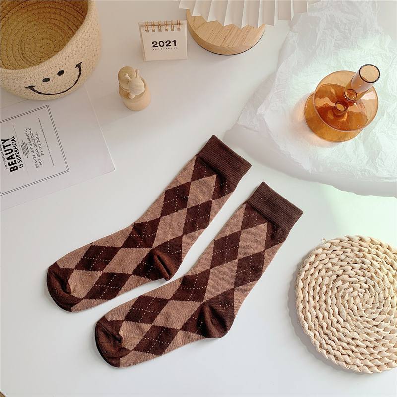 Autumn and Winter Models Diamond Grid Socks Girls' Fashion Retro Classic Tube Socks Tide Pile Socks