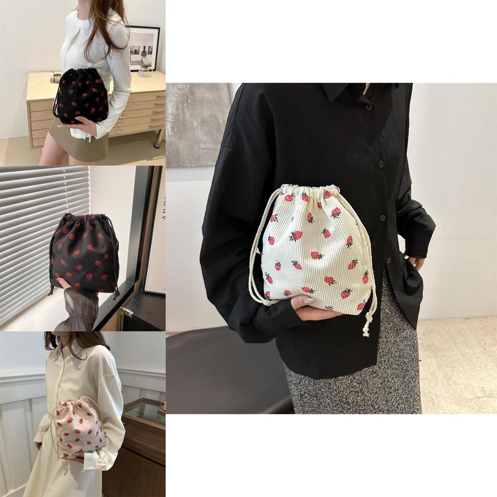 Elegant Summer Commuter Bucket Bag Featuring Stylish Design And Polyester Lining
