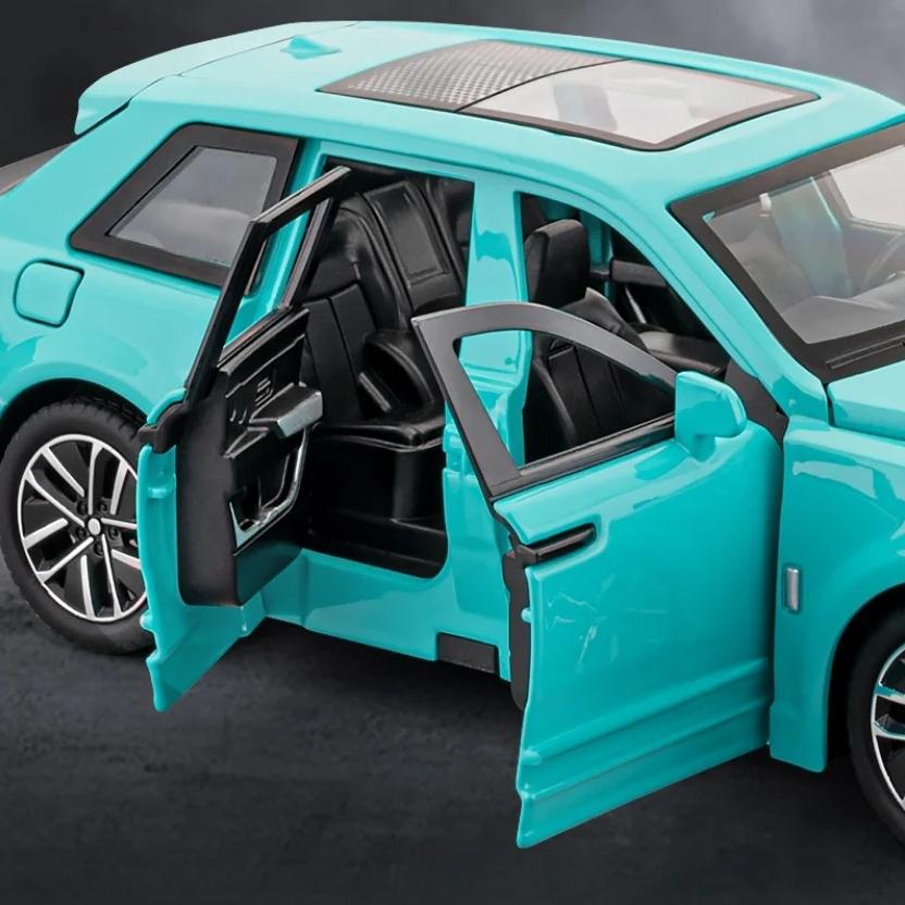 1/32 Scale Rolls Cullinan SUV Alloy Luxy Car Model Diecast Metal Toy Vehicles Car Model Sound and Light Simulation Children Gift