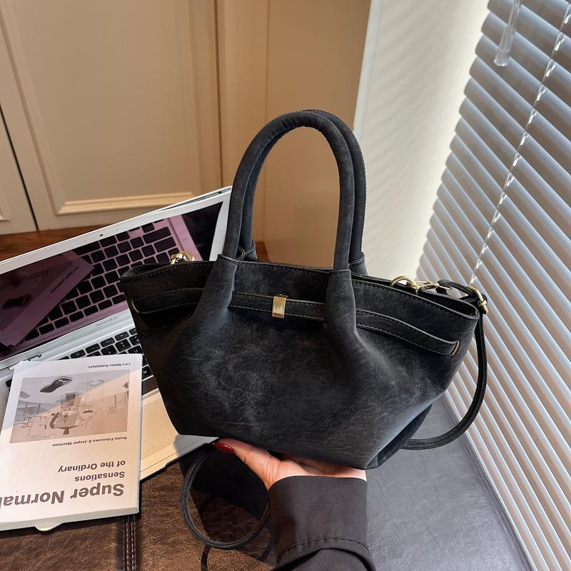 

Autumn new messenger bag fashion trend high sense shoulder bag daily commuter bag large capacity tote bag чёрный