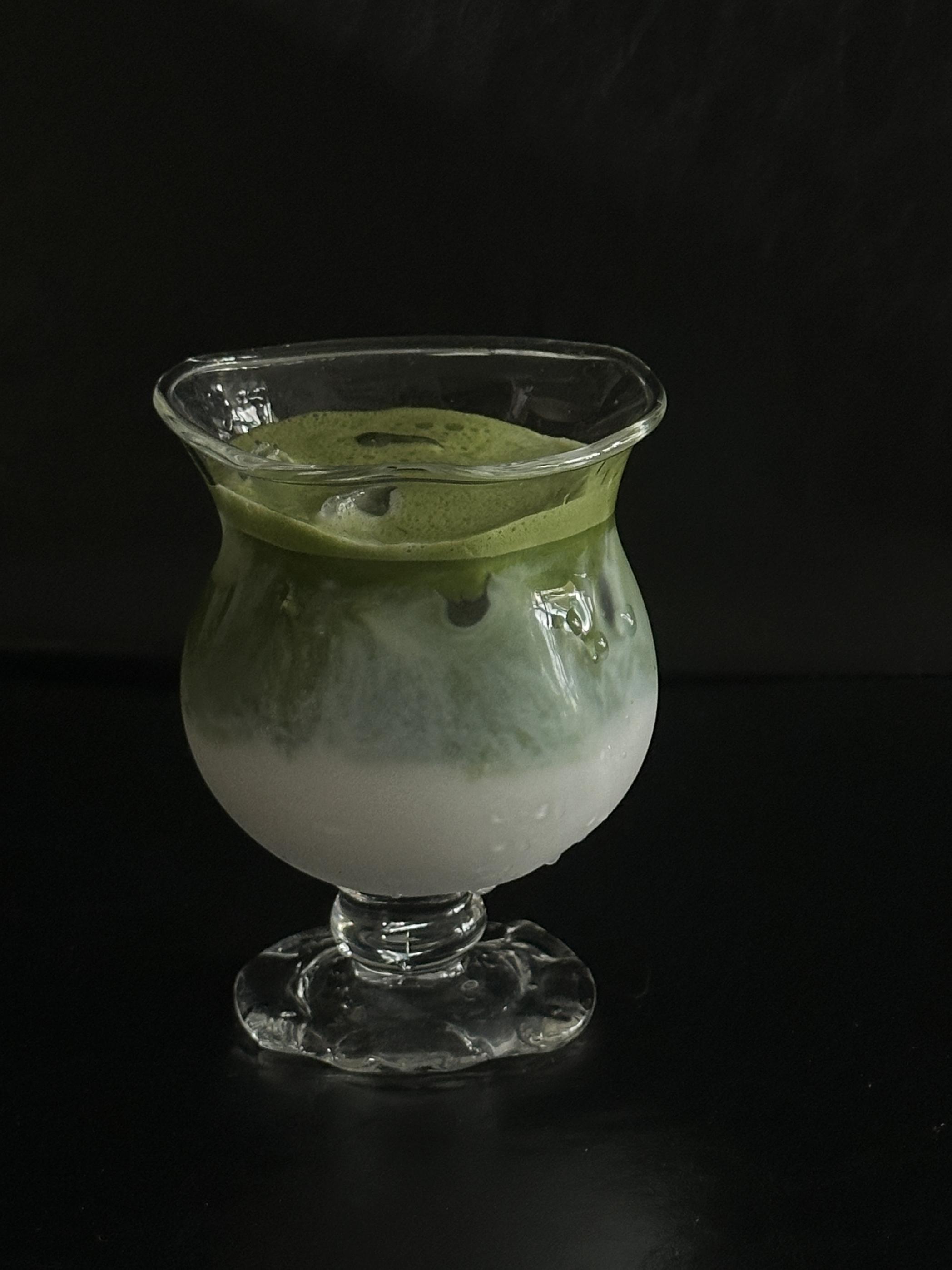 

Cute Flower Lace Goblet Glass Irregular Shaped Cup heat-resistant glass Milk Coffee Juice Champagne High Footed Cup 101-200ml чорний