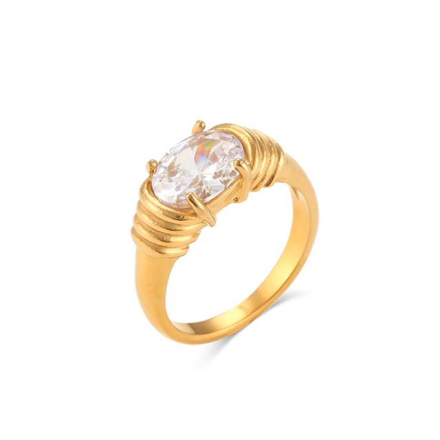 Ring mit kräftiger Krappenfassung und ovalem Schliff, 3A Zirkonia, glänzend, grün, rot, schwarz, weiß, Edelstahl, 18 Karat vergoldet, für Damen