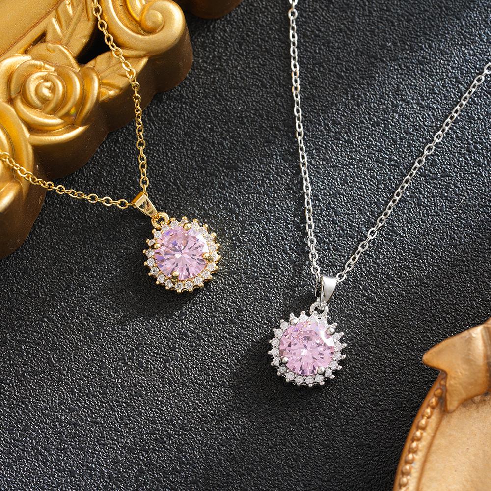 Elegante Dames Ronde Ketting met Smaragd Hartvormige Hanger, Koperen Micro-Inleg Zirkonia, Roestvrij Staal – Stijlvolle en Veelzijdige Sieraden.