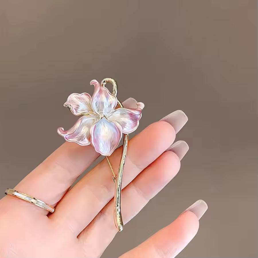 Women's Elegant Enamel Water Lily Flower Brooch Floral Lovers Chest Flower Coat Pin Fashion Dressing Jewelry Gift