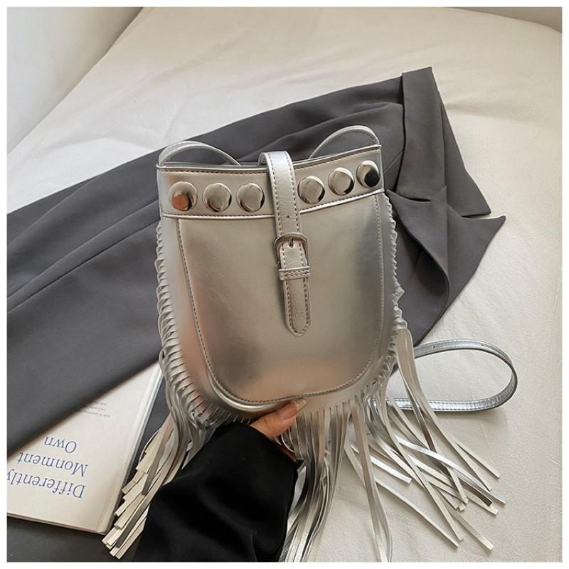 

Small Crowd Hot Girls Retro Saddle Bag Women s Tassel Commuting One-shoulder Cross-body Personalized Out-of-street Mobile Phone срібний