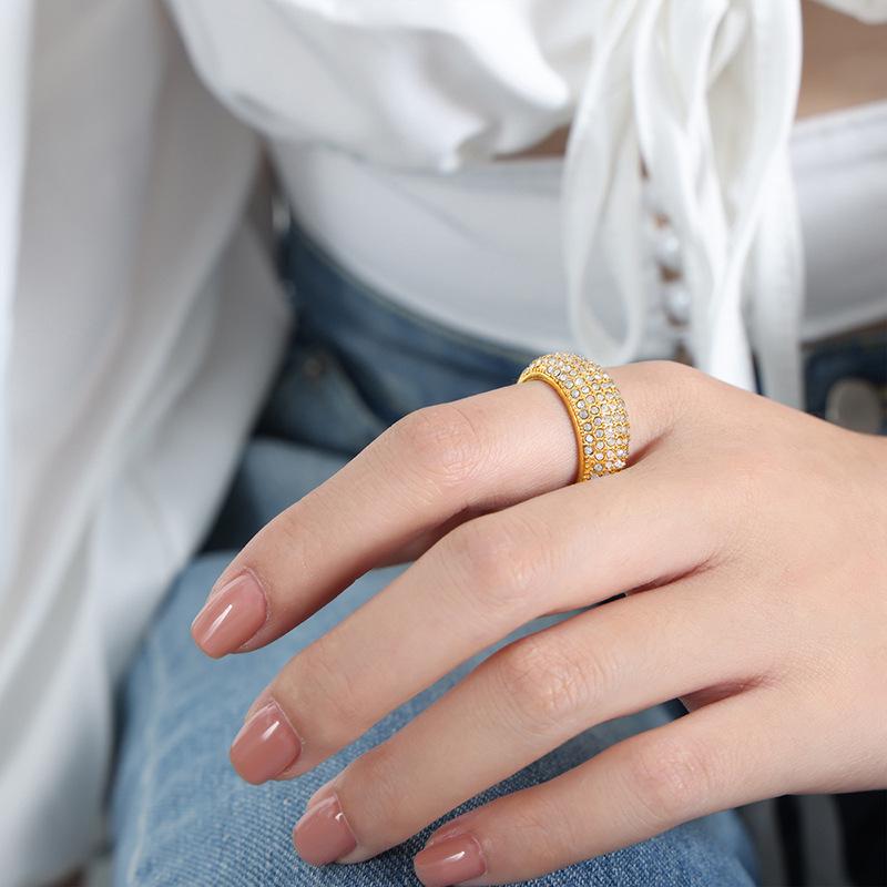 Luxury Gold-Plated Titanium Steel Ring with Full Rhinestone Star Design