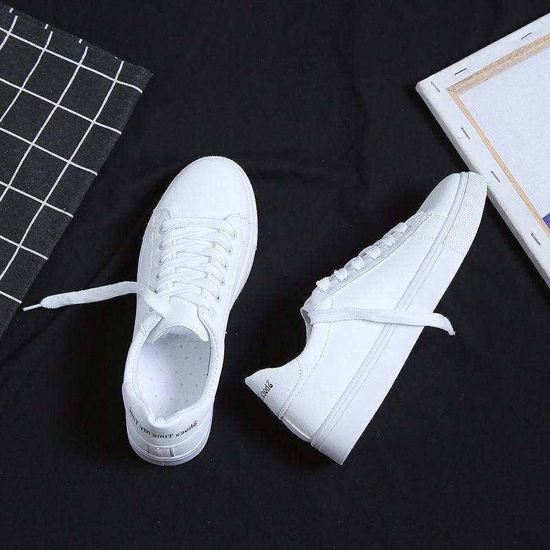Internet celebrity little white shoes women's 2025 new fashion Korean version street shooting students flat bottom foreign style show feet small wo