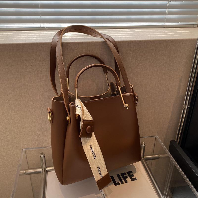 New Large-capacity Bag Women's Autumn and Winter New Shoulder Messenger Bag Texture Women's Child and Mother Portable Bucket Bag