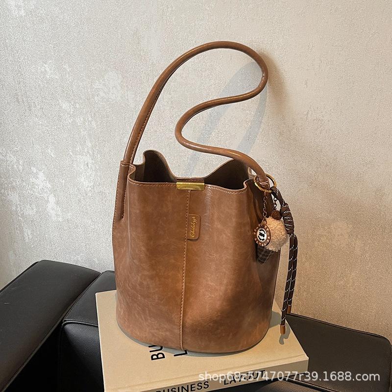 

Manufacturer Trend 2025 New Winter Casual Fashion Bucket Vintage Shoulder Bag Versatile Armpit Handbag хаки