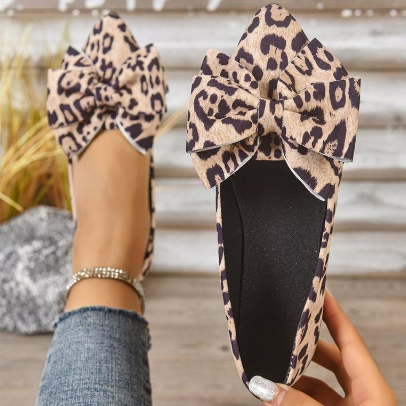 Fashion New Women's Knitted Slip on Flats Breathable Comfortable Walking Shoes Casual Pointed Toe Walking Sneakers Loafers