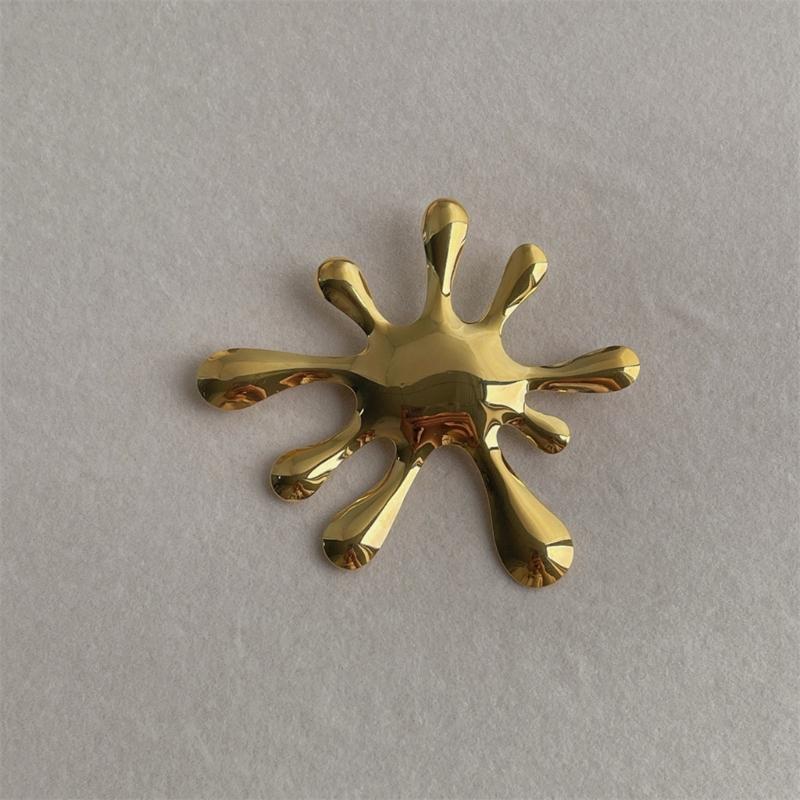Vintage Hollow Irregular Ripple Brooch Collectible Brooch Stainless Steel Texture Suitable for Fashionable Women Present