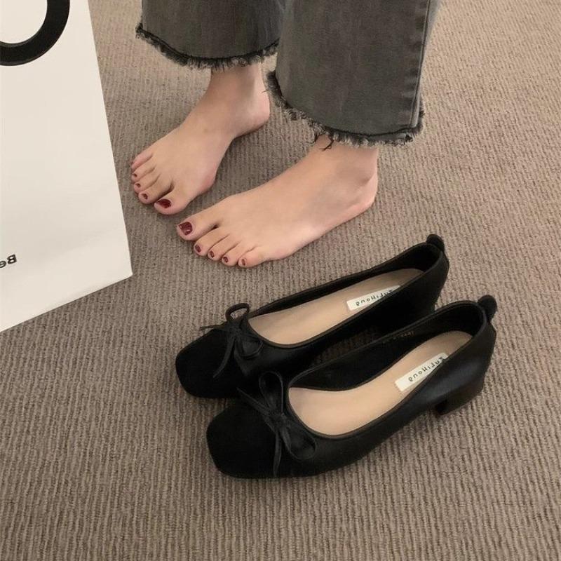 

Модные туфли-лодочки на шпильке в новом стиле для женщин, ретро, с нежным бантом, корейская модная элегантная модель с квадратным носком, осенние лоферы, повседневная обувь 35