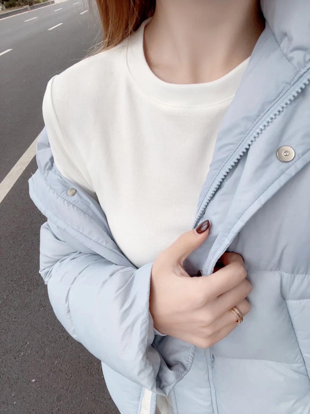 

Women s Minimalist Long-Sleeve T-Shirt, Warm Brushed Fabric for Autumn/Winter, Regular Shoulder, Basic White Base Layer. M