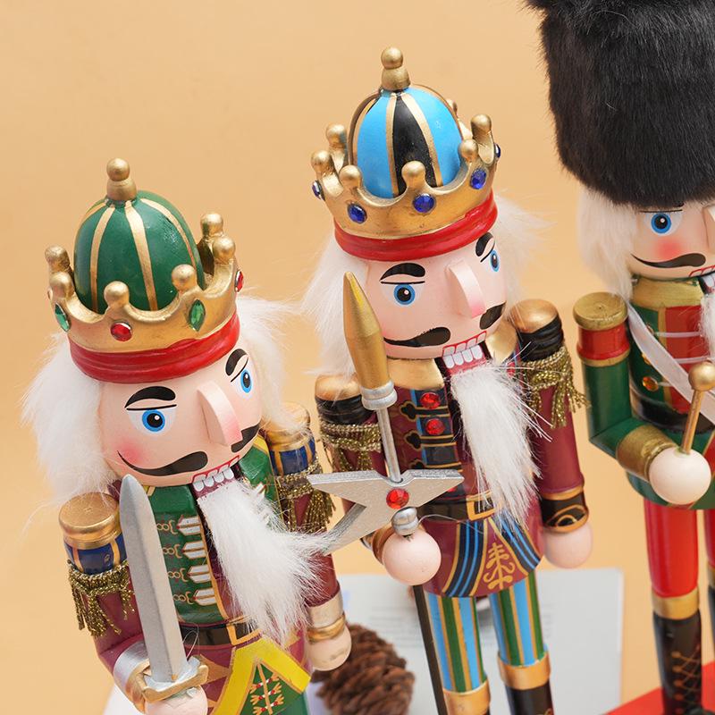 Klassische hölzerne Nussknacker-Figur - Weihnachts-Heimdeko und Geschenk-Bastelornament