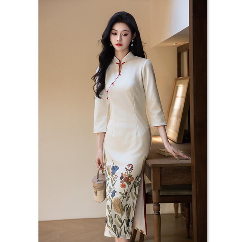 Ai Qi embroidered fashion improved new Chinese long seven-quarter sleeve cheongsam autumn new young women cheongsam skirt