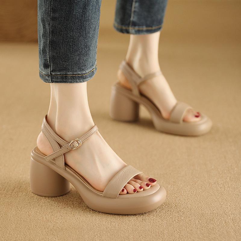 Stepping on shit feeling thick-soled open-toed sandals women's 2025 new summer word belt small thick heel high heel women's shoes