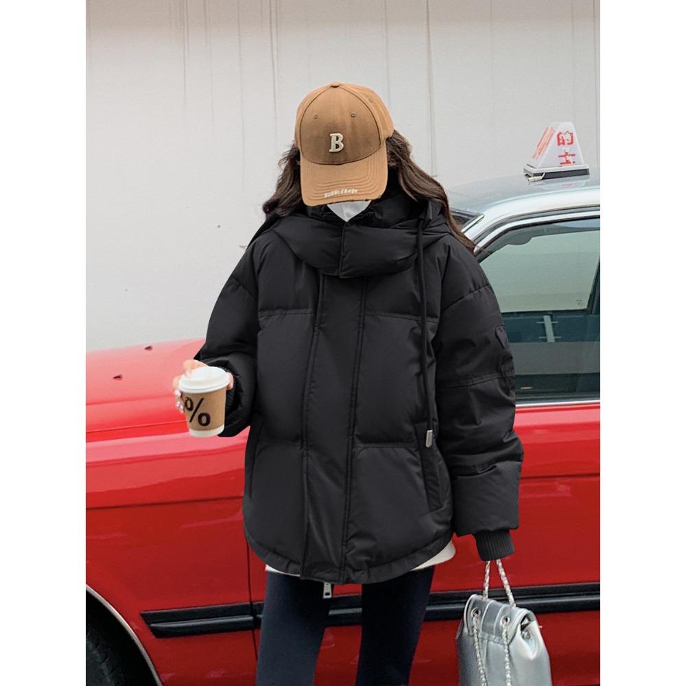 

Зима новинка 2025 корейская версия серый любовь короткий пуховик хлопковая одежда студент большой размер хлопковая одежда женская пара хлебная одежда XL чёрный