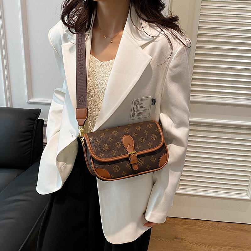 Retro printed underarm bag women's new women's bag commuting trendy and versatile going out single shoulder oblique span bag small square bag