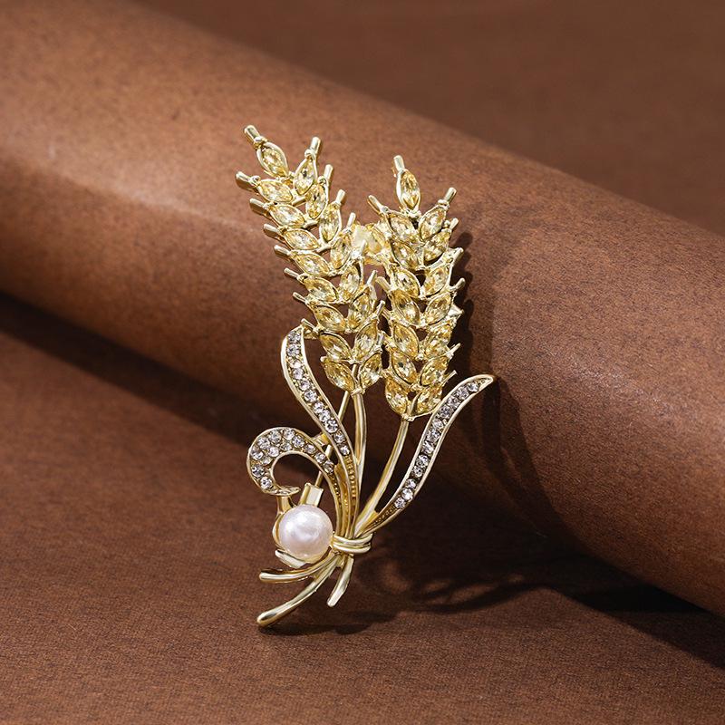 Golden Wheat Ear Brooch: Elegant Women's Suit Jacket Pin & Versatile Clothing Accessory
