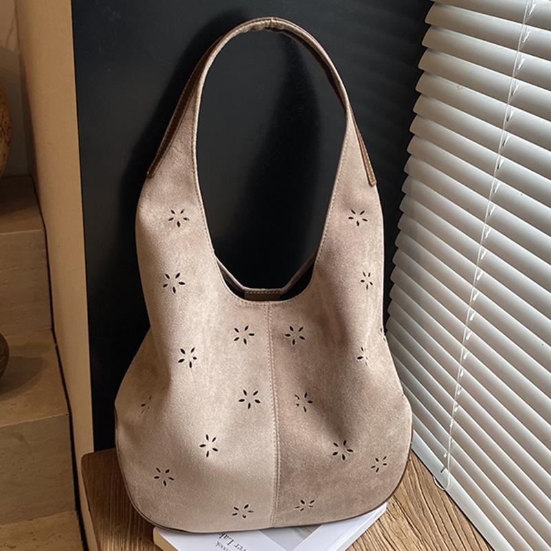 Autumn new high-value bucket bag female personality hollow engraving design lazy wind shoulder armpit bag