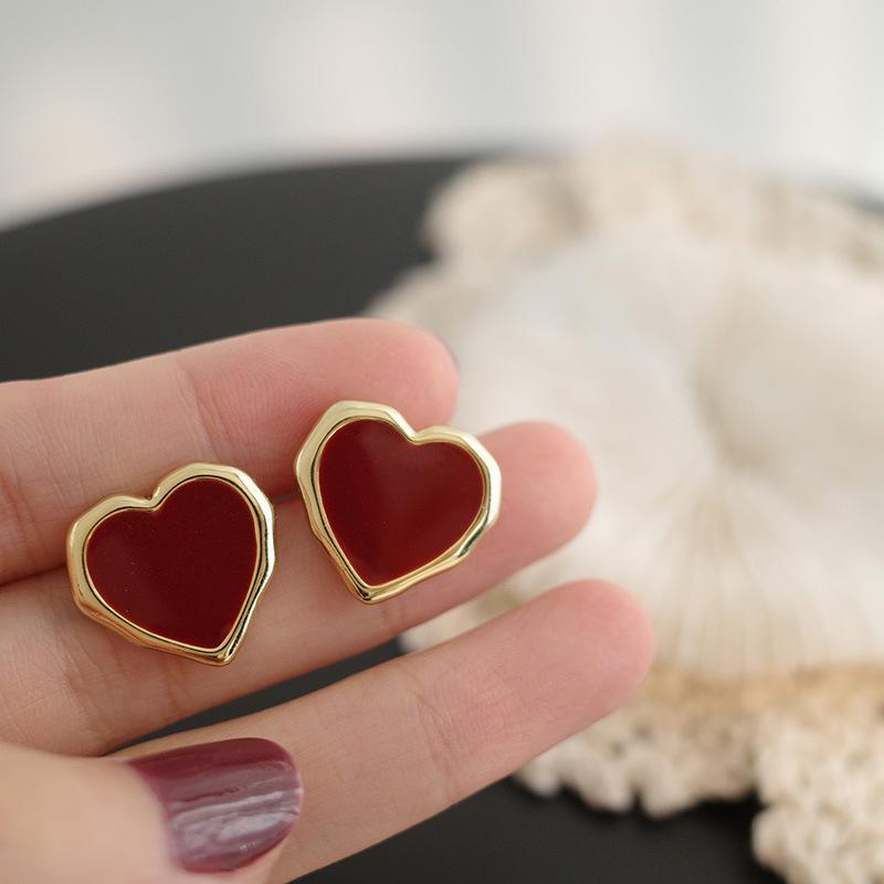 New Korean Style Temperament Pure White Pearl Shell Stud Earrings for Women Wedding Birthday Jewelry Sweet Gift Ladies Vintage