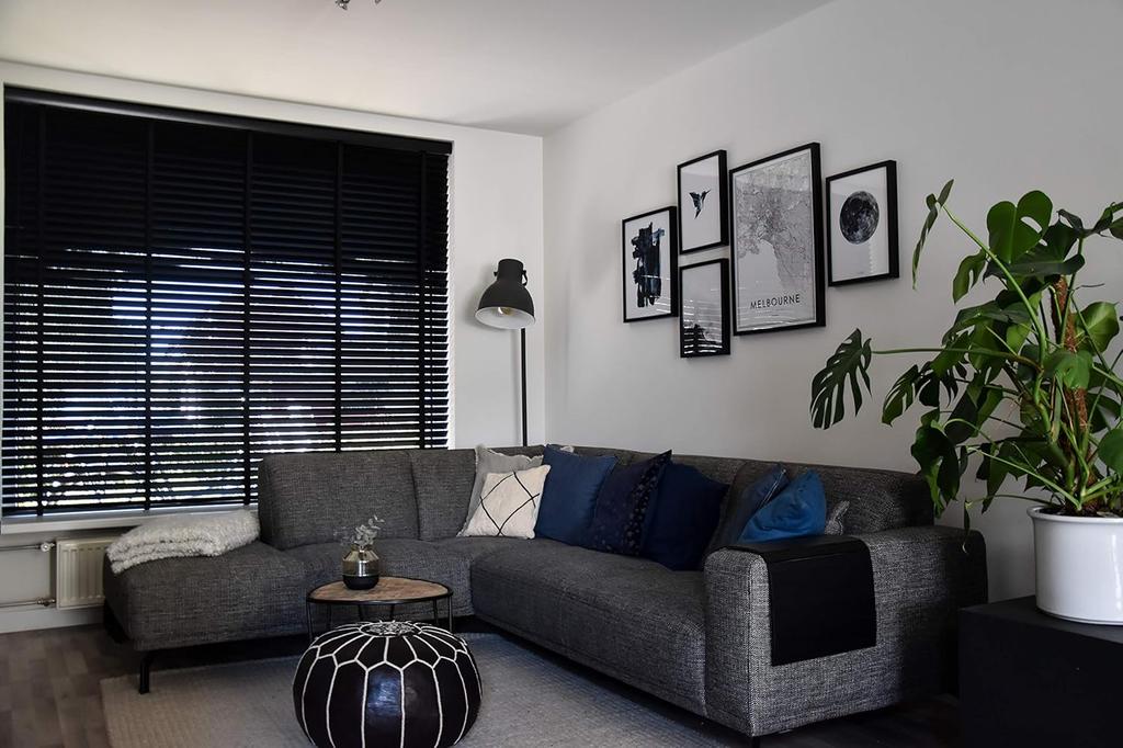 Handgefertigter marokkanischer Pouf aus schwarzem Echtleder – ungefüllt, mit aufwendiger Stickerei – Multifunktionaler Ottoman