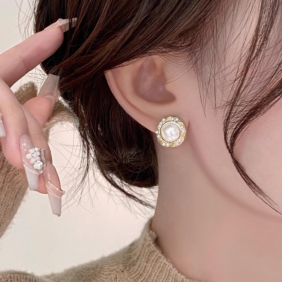 Elegant French Retro Pearl No-Piercing Ear Clips for Women – Light Luxury Hong Kong Style