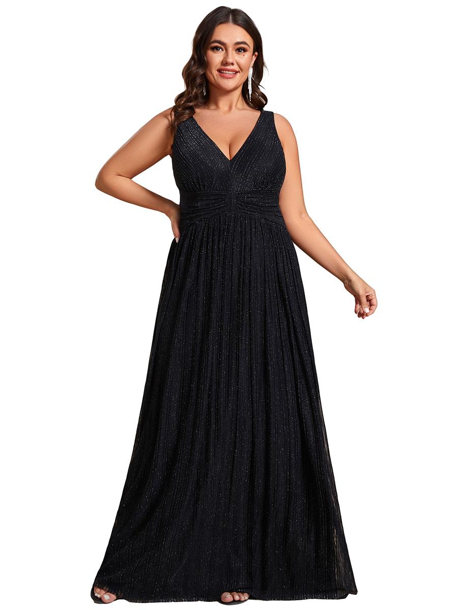 Всегда красивое женское вечернее платье больших размеров с v-образным вырезом без рукавов — фото 7