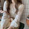 Elegante Blusa in Pizzo e Chiffon con Scollo a V - Collezione Primavera Donna 2022